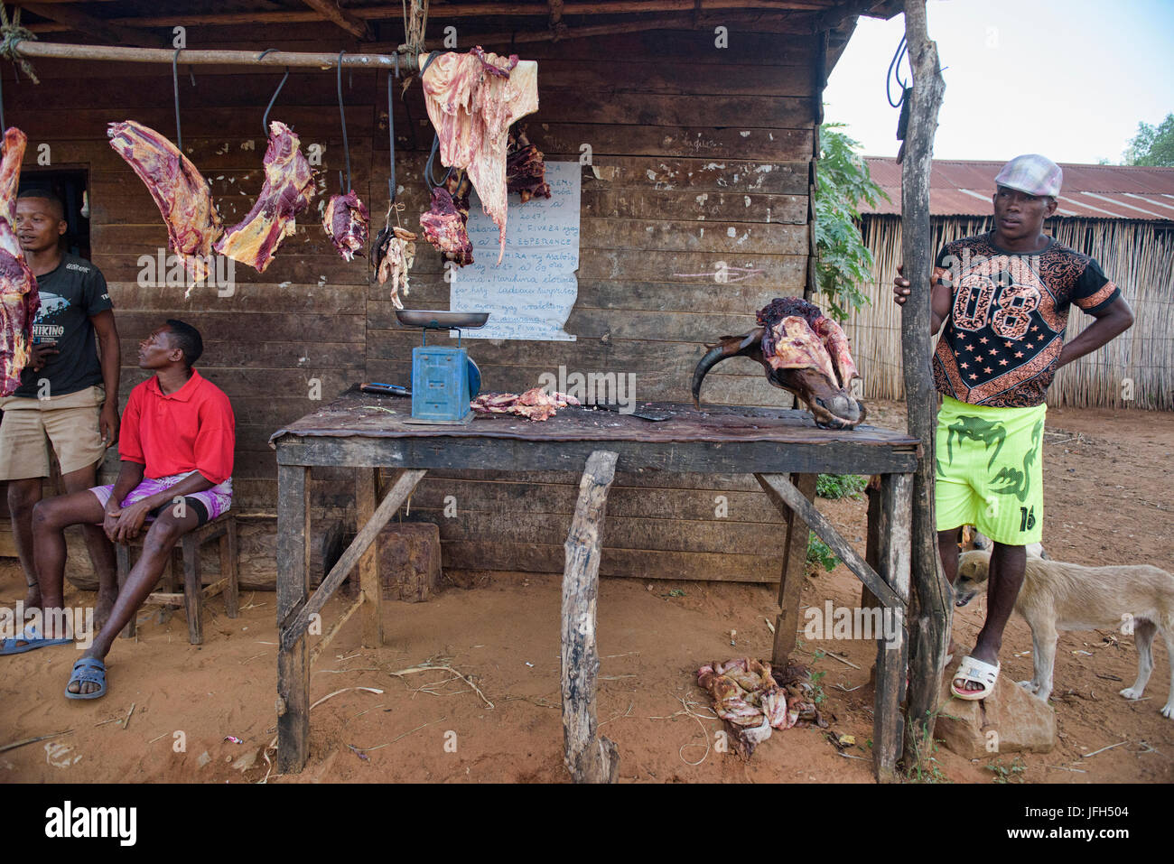 El carnicero local, Bekopaka, Madagascar Foto de stock