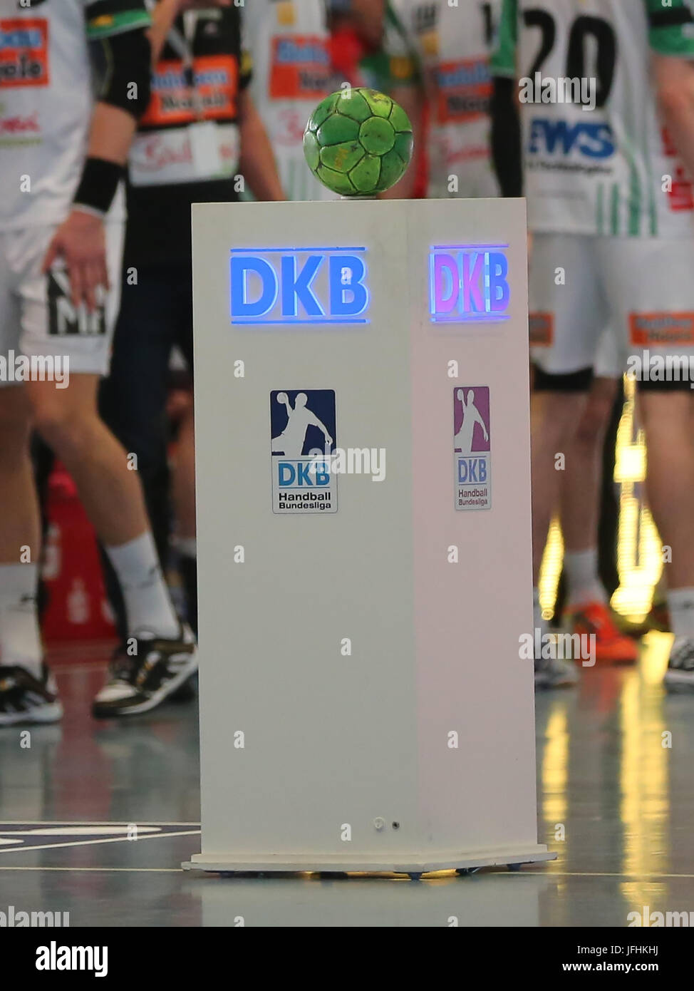 Juego de pelota en el DKB Handball-Bundesliga temporada 2015-16 Foto de stock