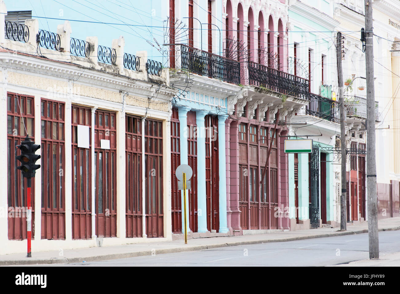 Cienfuegos, Cuba - edificios y calles carriles Foto de stock