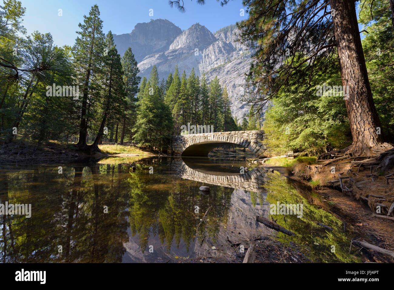 Vista en el valle de Yosemite, California, Estados Unidos, el parque nacional Yosemite Foto de stock