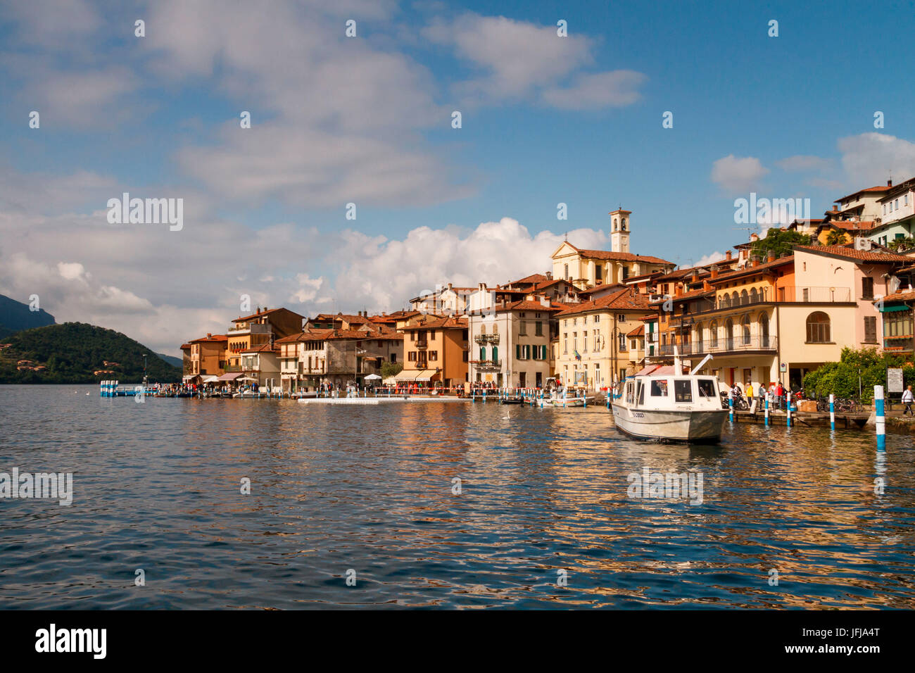 Lago de Iseo, en Lombardía, Italia, Montisola Foto de stock