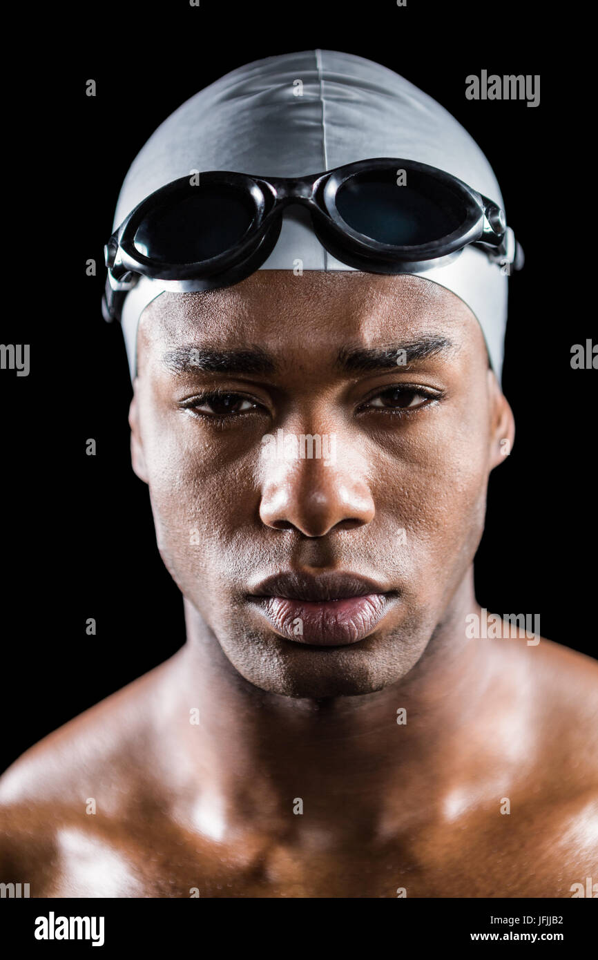 Retrato de nadador en swimmingÂ gafas y gorro de piscina Foto de stock