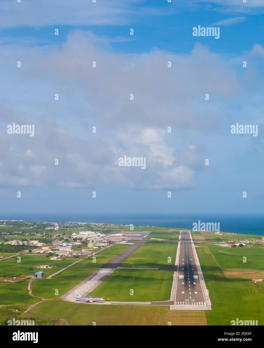 El enfoque de la pista de aterrizaje de Barbados, Barbados Aeropuerto Internacional Grantley Adams (GAIA) Aeropuerto, Barbados, Indias Occidentales Foto de stock
