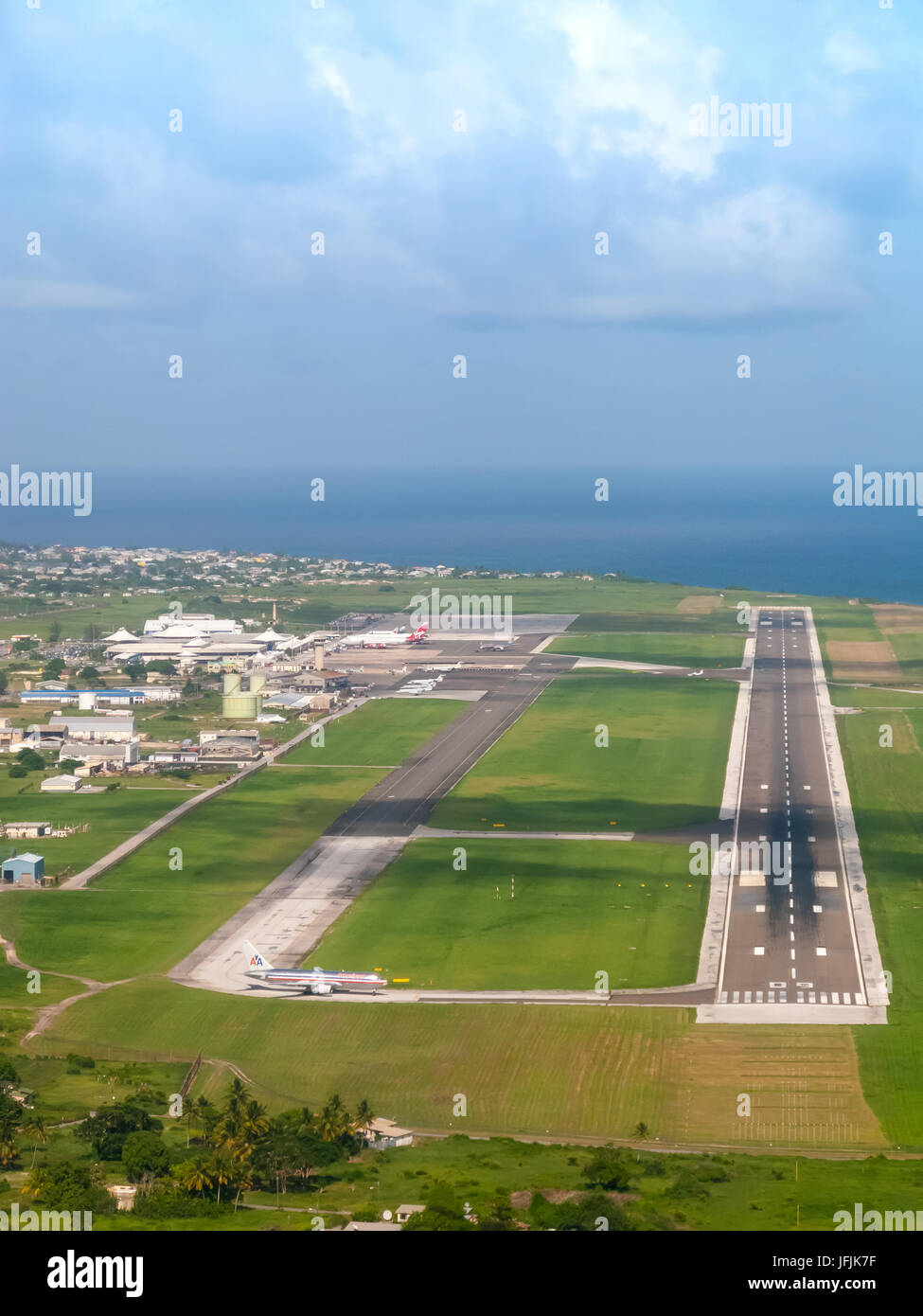 El enfoque de la pista de aterrizaje de Barbados, Barbados Aeropuerto Internacional Grantley Adams (GAIA) Aeropuerto, Barbados, Indias Occidentales Foto de stock