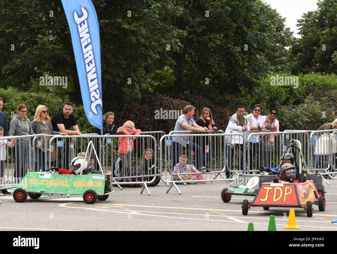 Dunton, Essex; 1 de julio de 2017 Greenpower Dunton Goblins kit car race para escuelas, un accidente del crédito: Ian Davidson/Alamy Live News Foto de stock