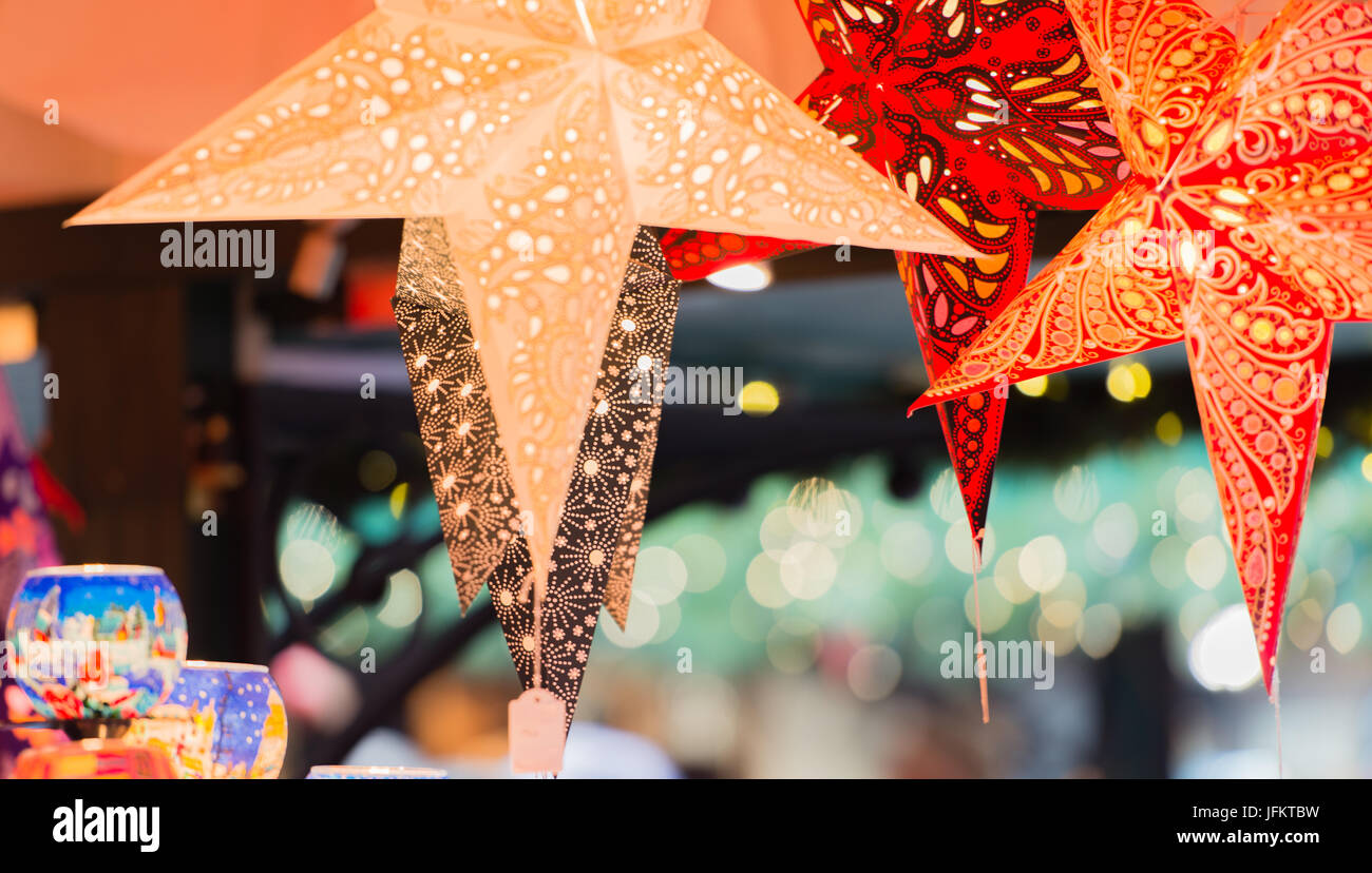 Luces de viento estrella ventas en la feria de Navidad Foto de stock
