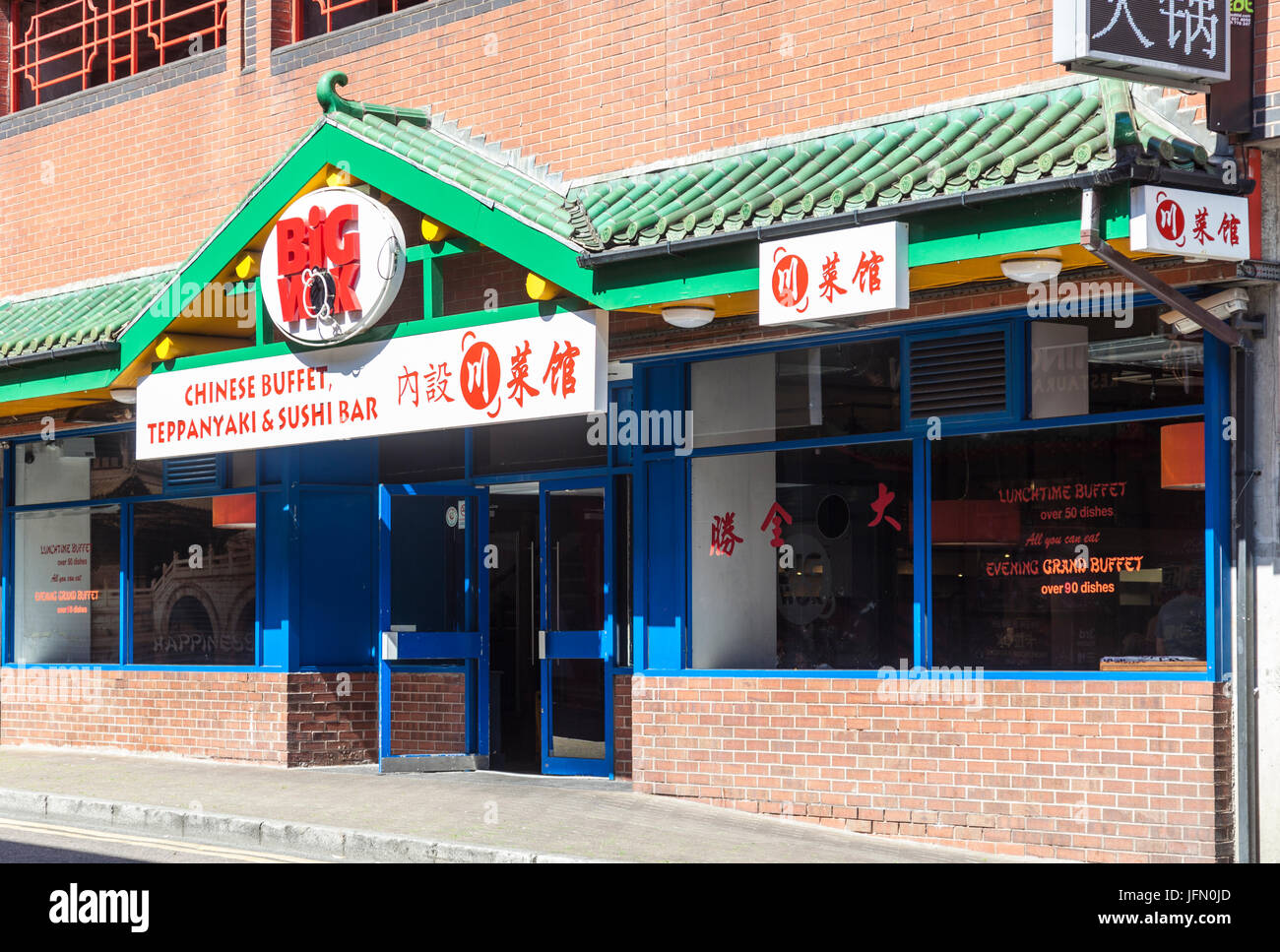 Gran Wok buffet Chino, Teppanyaki y Sushi Bar en la zona de Chinatown de  Birmingham, Inglaterra, Reino Unido. Exterior delantero, ventana y puerta  de entrada Fotografía de stock - Alamy