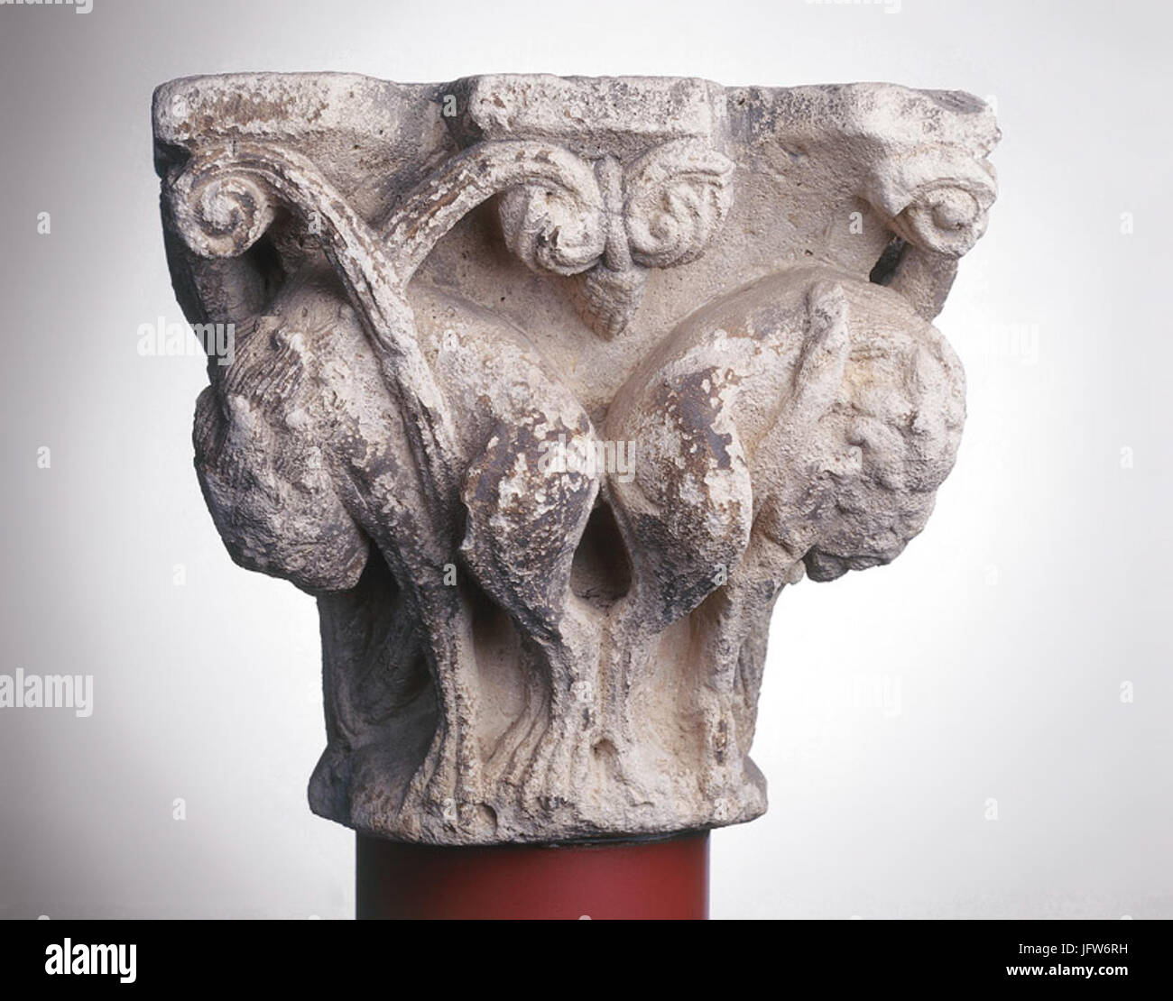 Anonyme toulousain - Carpa de colonne simples , Leones dans des lianes - Musée des Augustins - ME 0(3) Foto de stock