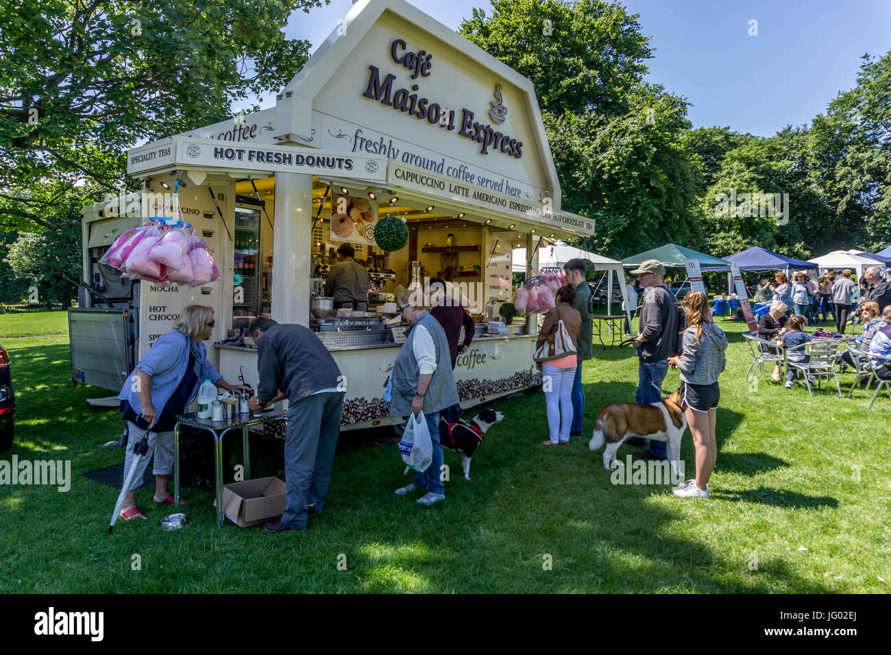 Heath Manor Park, Halifax, Inglaterra. El 2 de julio de 2017. La RSPCA parte de K9 en el parque, Carl Dickinson/Alamy Live News Foto de stock