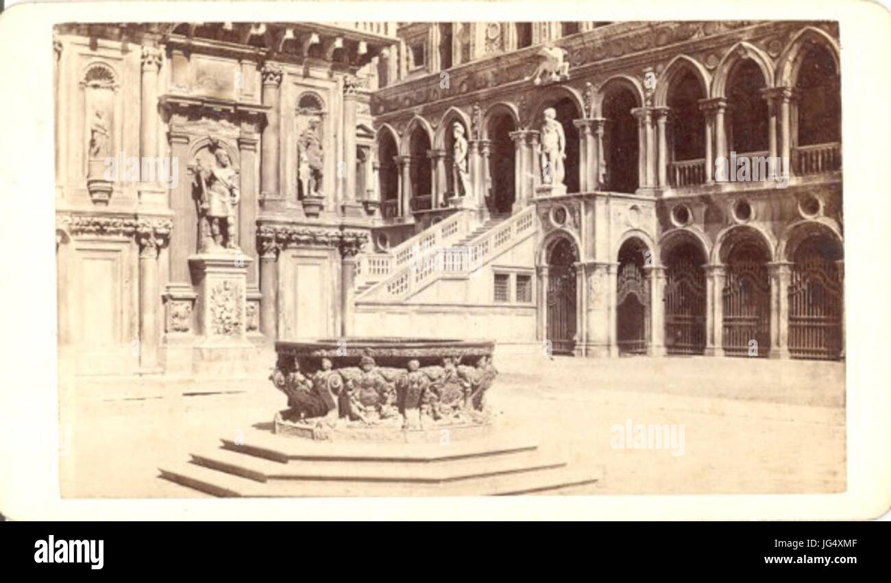 Carlo Ponti 28ca. 1823-189329 - Venezia - Palazzo Ducale cortile Foto de stock