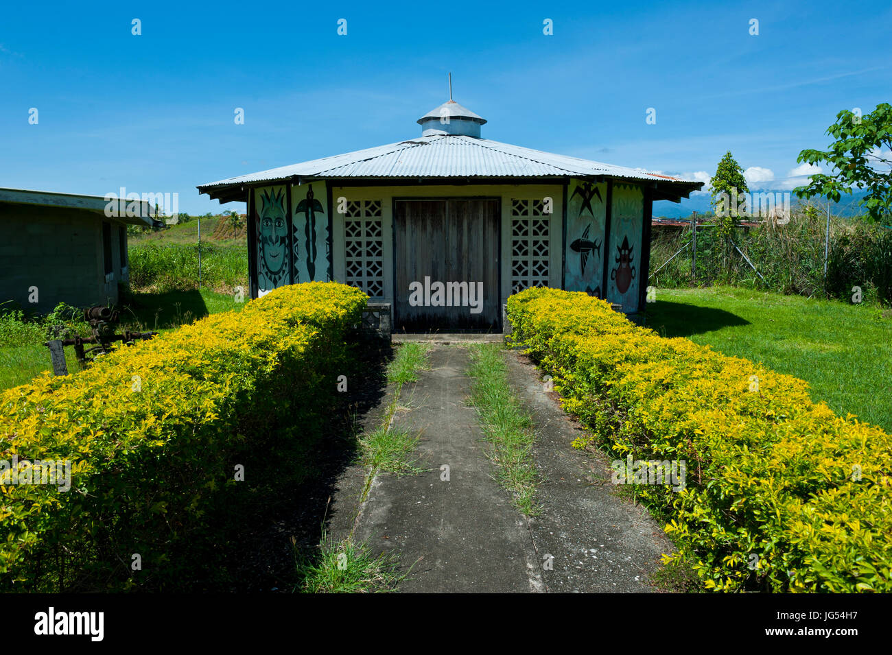 Segunda Guerra relicto en el SDA Betikama misión, Honiara, capital de las  Islas Salomón, el Pacífico Fotografía de stock - Alamy