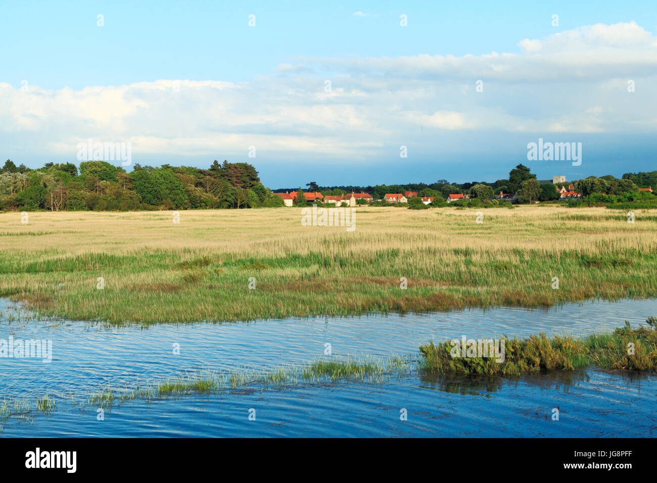 Aldea Thornham, Norfolk, Creek, pantanos, vista general, poblados de la costa del Mar del Norte, Inglaterra, Reino Unido. Foto de stock