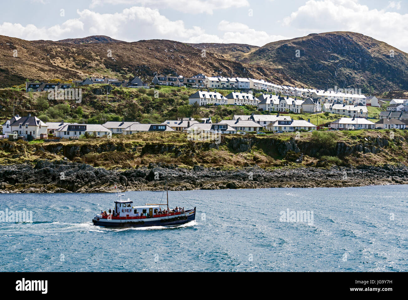 Ferry de pasajeros Western Isles regresan a Mallaig en Highland Scotland Reino Unido con pasajeros desde pequeño asentamiento en Knoydart Inverie Foto de stock
