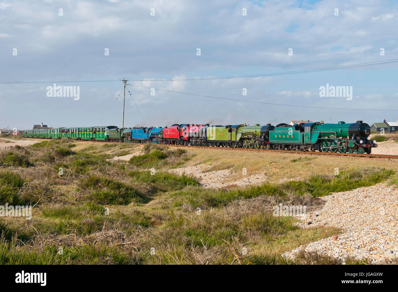 Romney, Hythe y Dymchurch Railway. Un tren pequeño calibre 15' en Kent, Reino Unido. Foto de stock