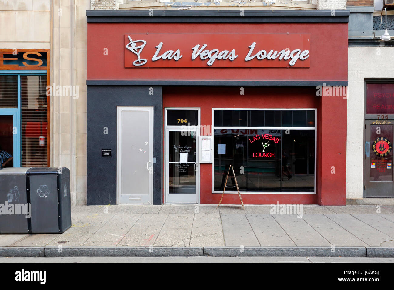 Las Vegas Lounge, 704 Chestnut St, Philadelphia, PA. Escaparate exterior de un bar en el centro de la ciudad Foto de stock