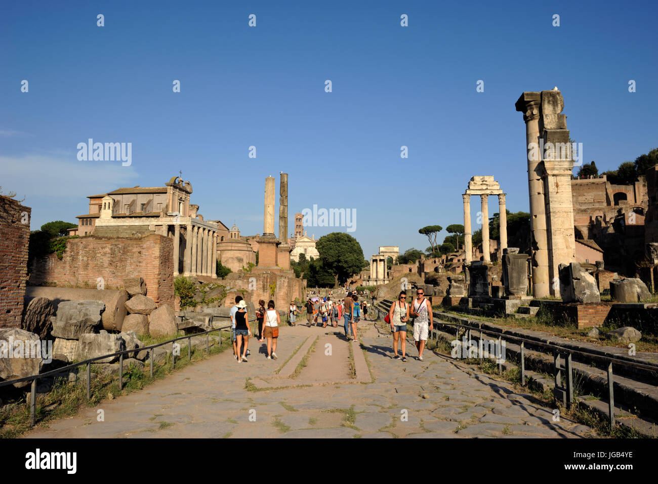 Italia, Roma, el foro romano, la via sacra (calle sagrada) Foto de stock