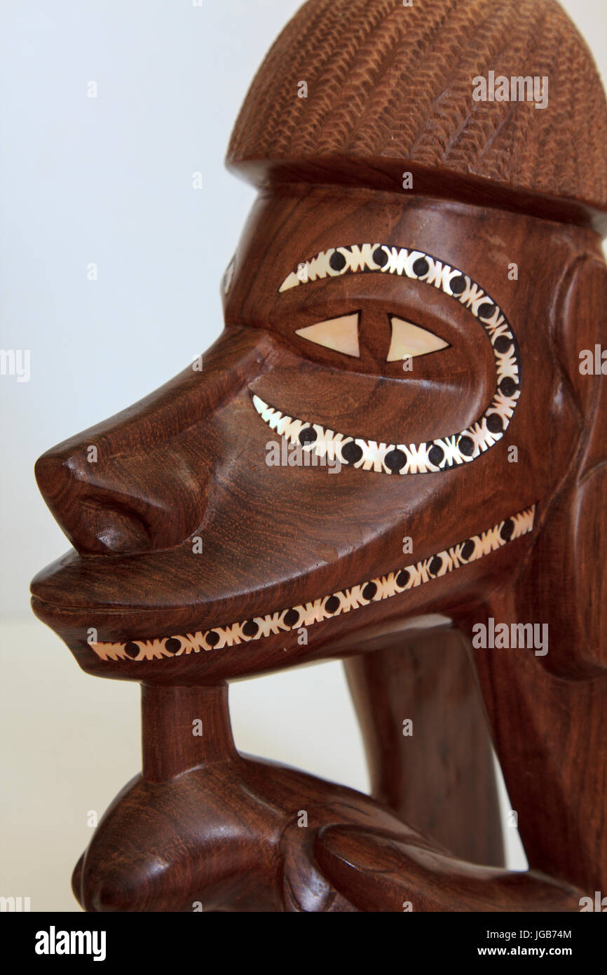 Islas Salomón madera tallada mascarón nguzu nguzu canoa de guerra  Fotografía de stock - Alamy