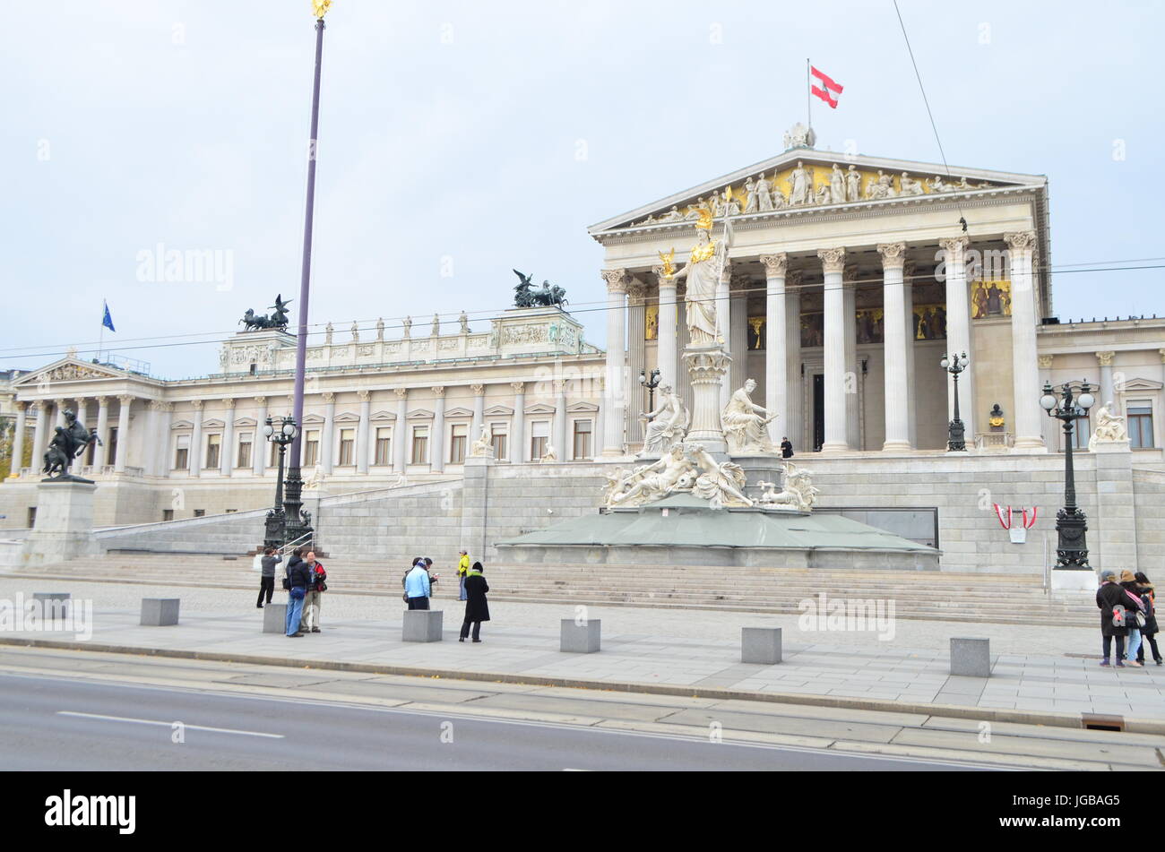 Vista de la calle del edificio del Parlamento austríaco en Viena, Austria. Foto de stock