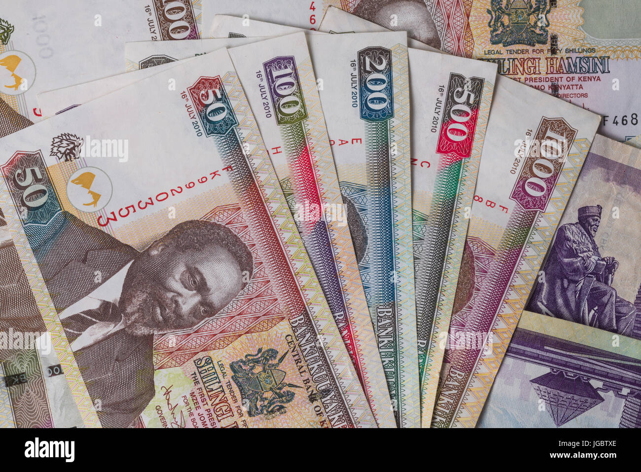 Chelín keniano billetes de banco en varias denominaciones Foto de stock