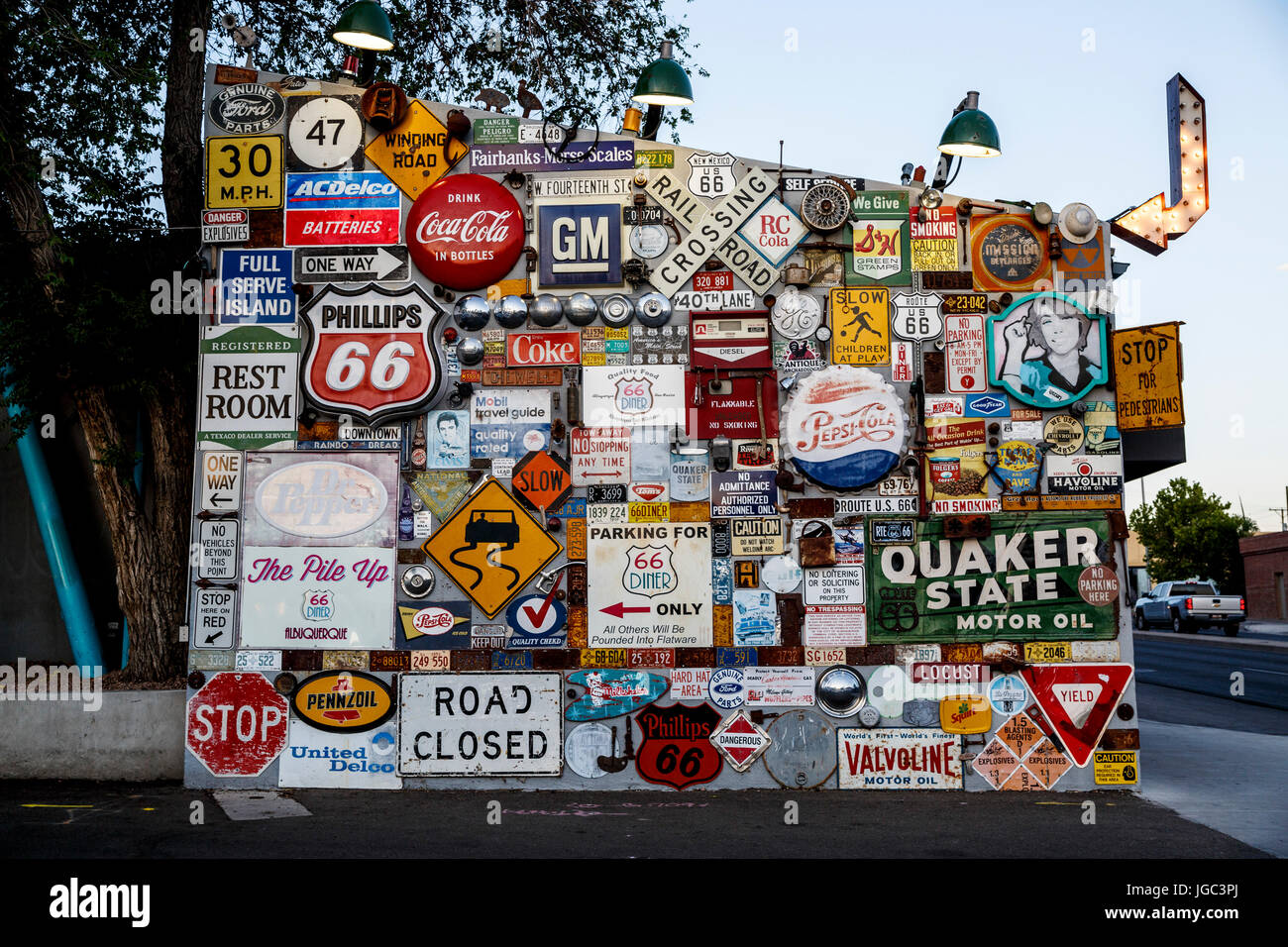 Los signos, la histórica Ruta 66, Albuquerque, Nuevo México, EE.UU. Foto de stock