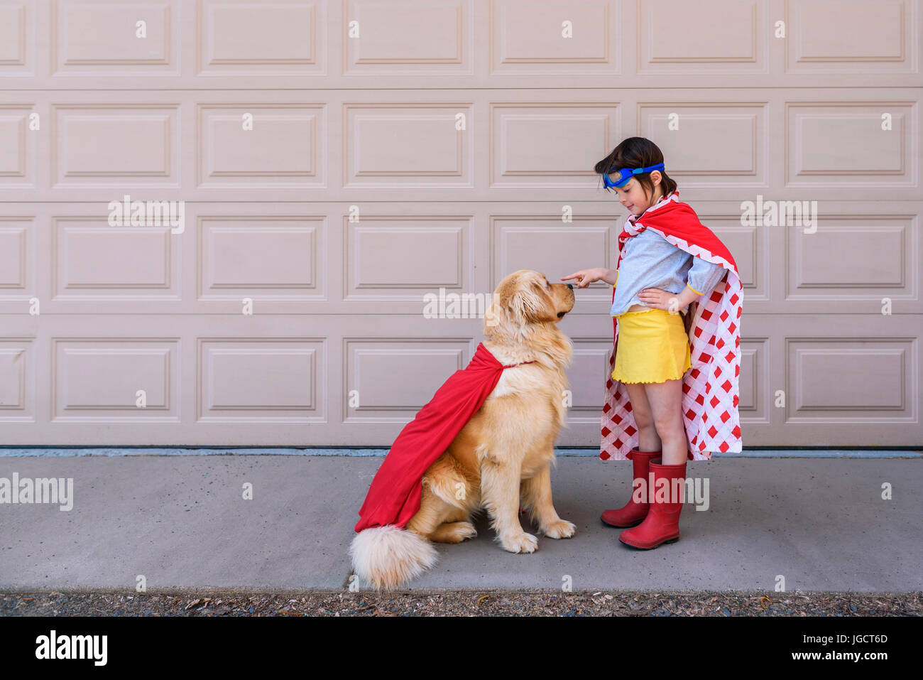 Superhero dog fotografías e imágenes de alta resolución - Alamy