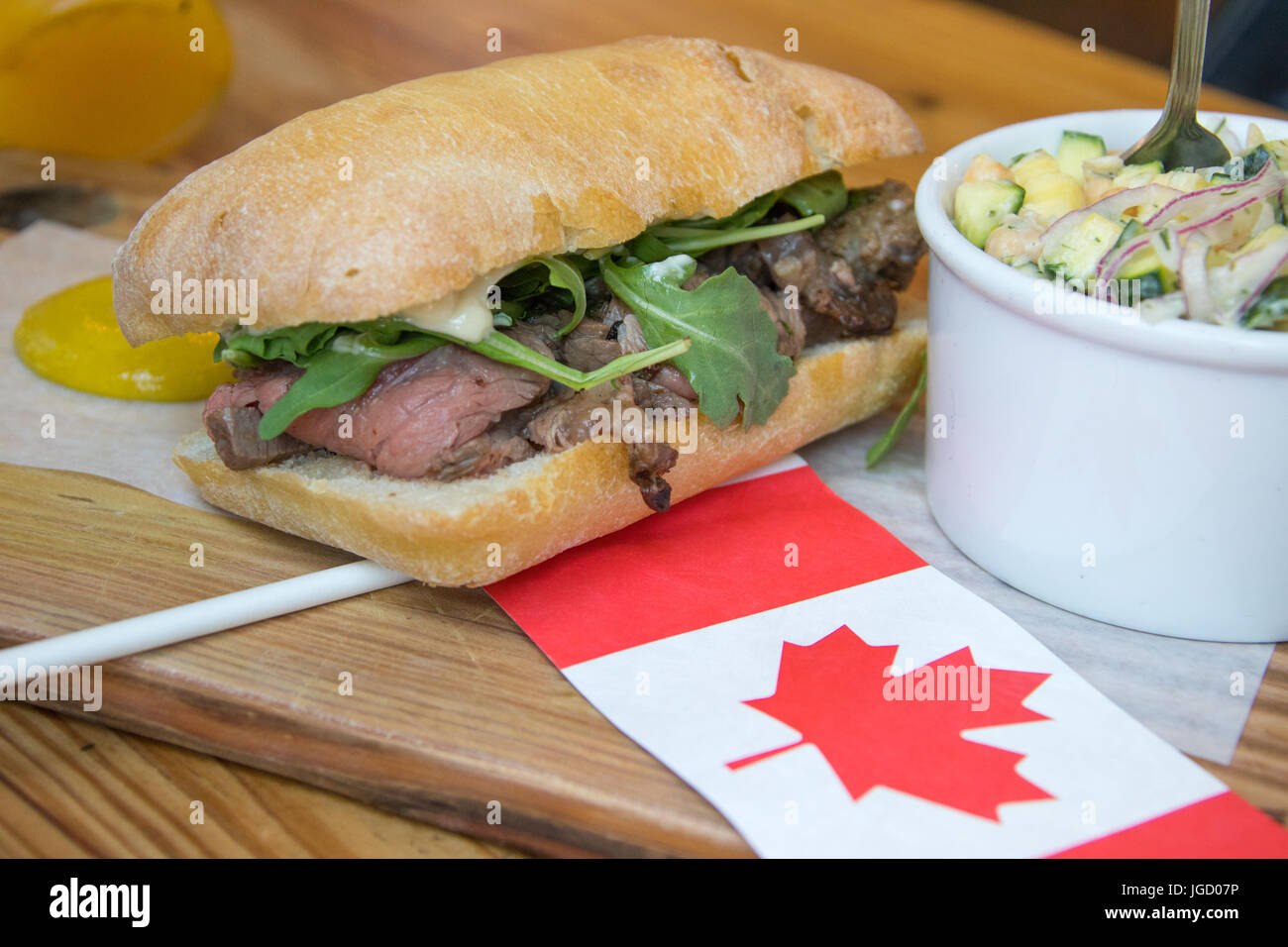 El 1 de julio de 2017, Canadá 150 Día Especial Prime Rib sandwich en Carne y Pan Restaurante, Vancouver, Canadá Foto de stock