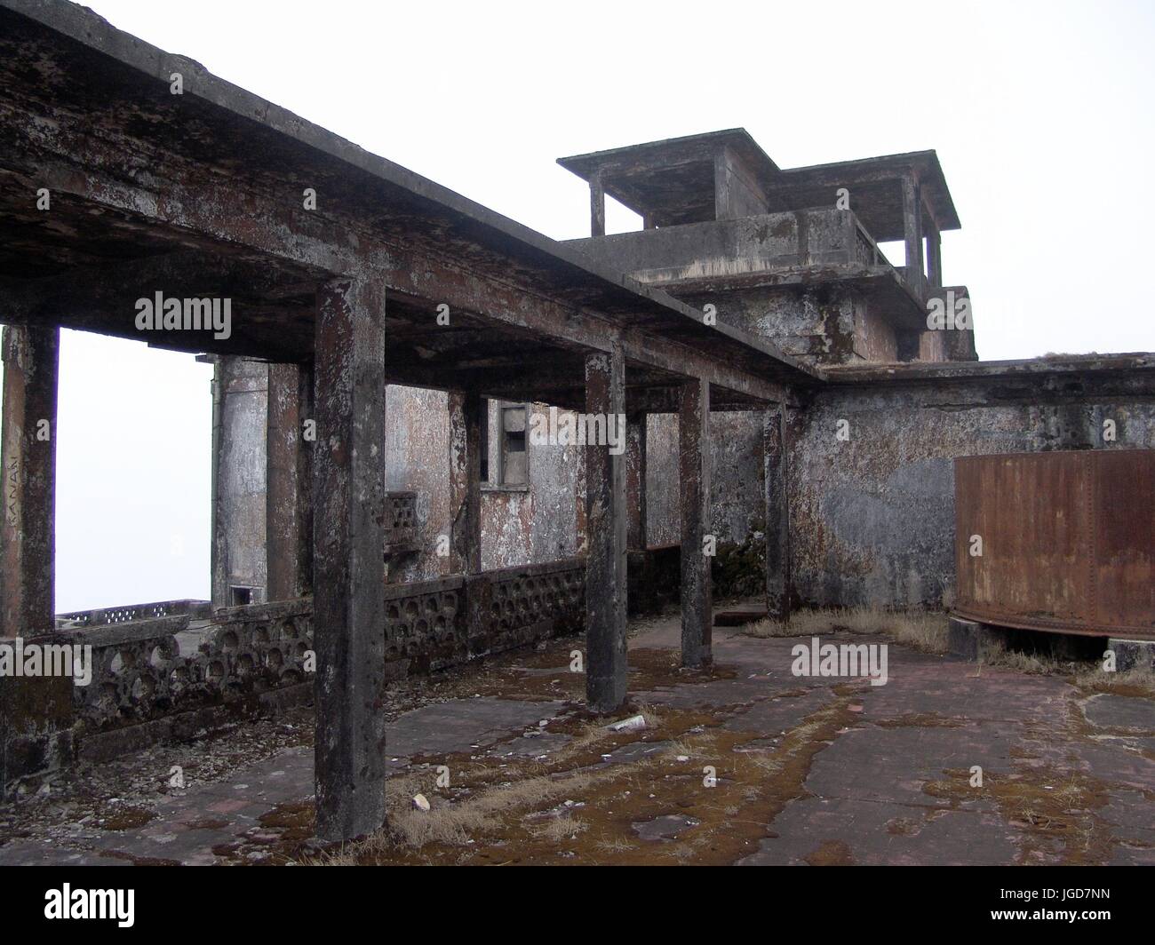 Scenic Bokor Hill Station en la cima de la montaña Bokor en Preah Monivong Parque Nacional Kampot Camboya del imperio colonial francés en Indochina de Antaño Foto de stock