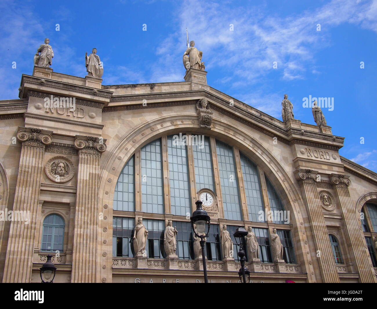 La estación de tren de Gare du Nord en París Foto de stock
