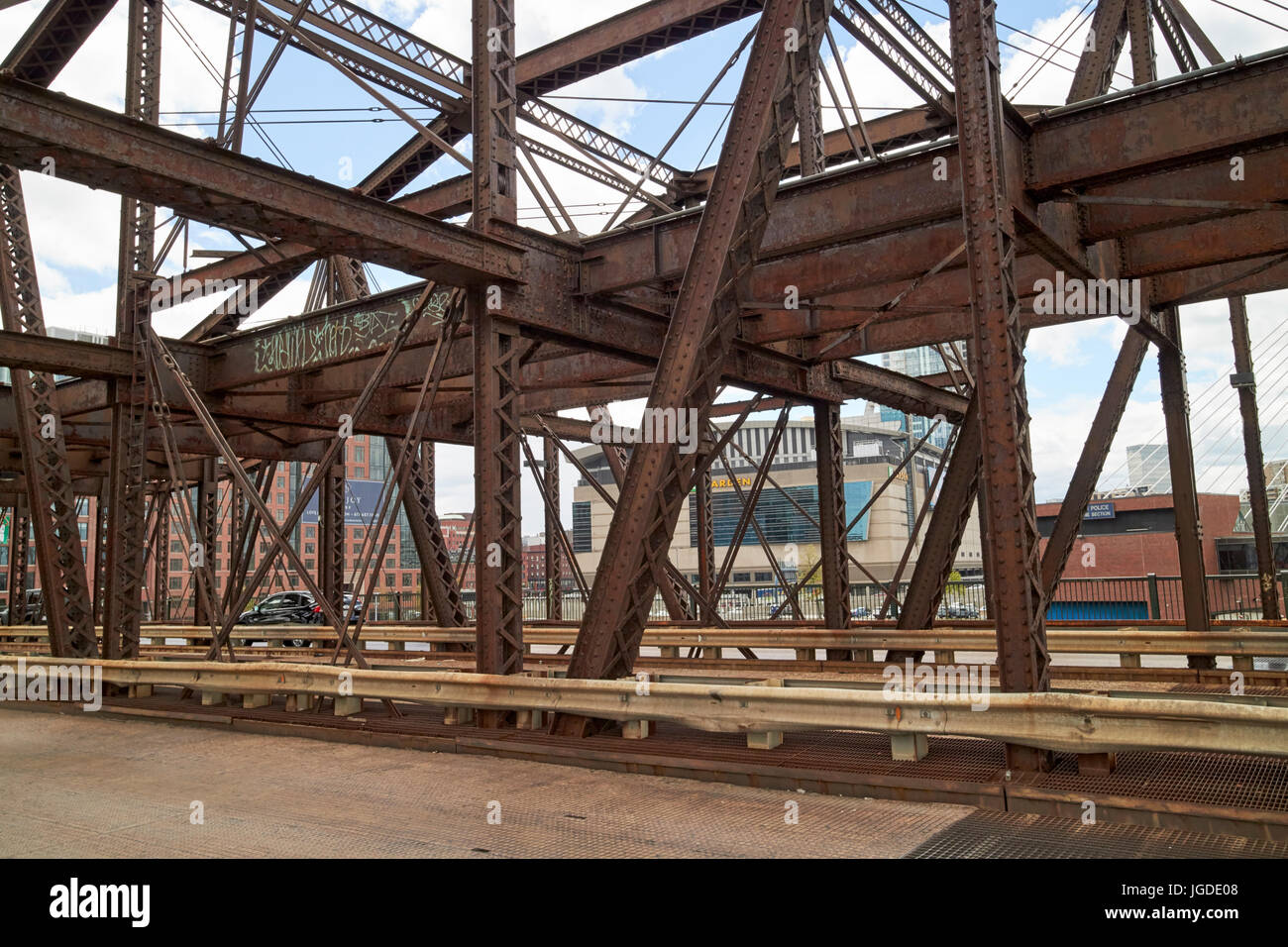 Chapa oxidada de Charlestown North Washington Street Bridge Boston, EE.UU. Foto de stock