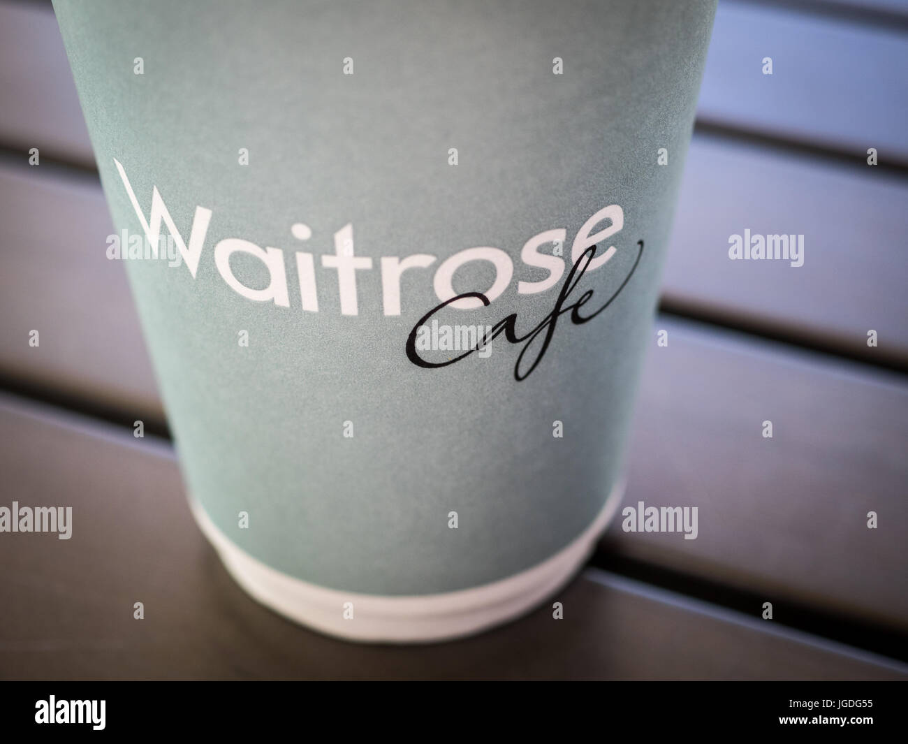 Café gratis - Waitrose Waitrose ofrecen café gratis con la compra de marcas Waitrose titulares de la tarjeta. Foto de stock