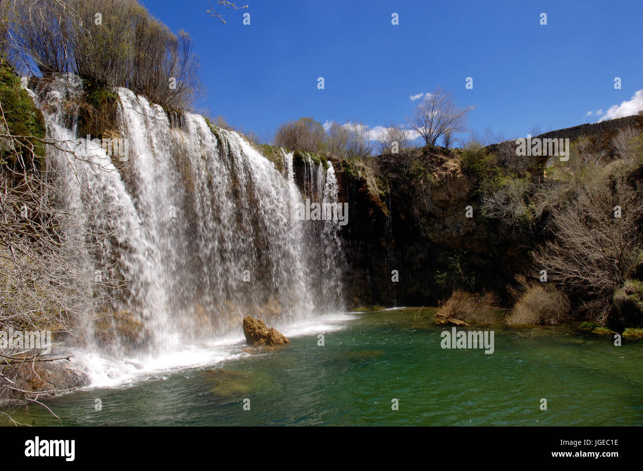 Cascada de El Vallecillo ( CASCADA DEL MOLINO DE SAN PEDRO Y OJOS DEL  CABRIEL) Sierra de Albarracín, Teruel, España Fotografía de stock - Alamy