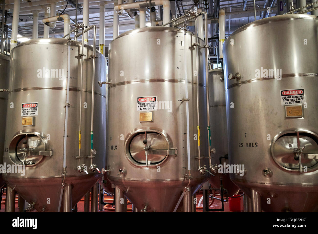 Cervecería artesanal tanques de fermentación Boston, EE.UU. Foto de stock