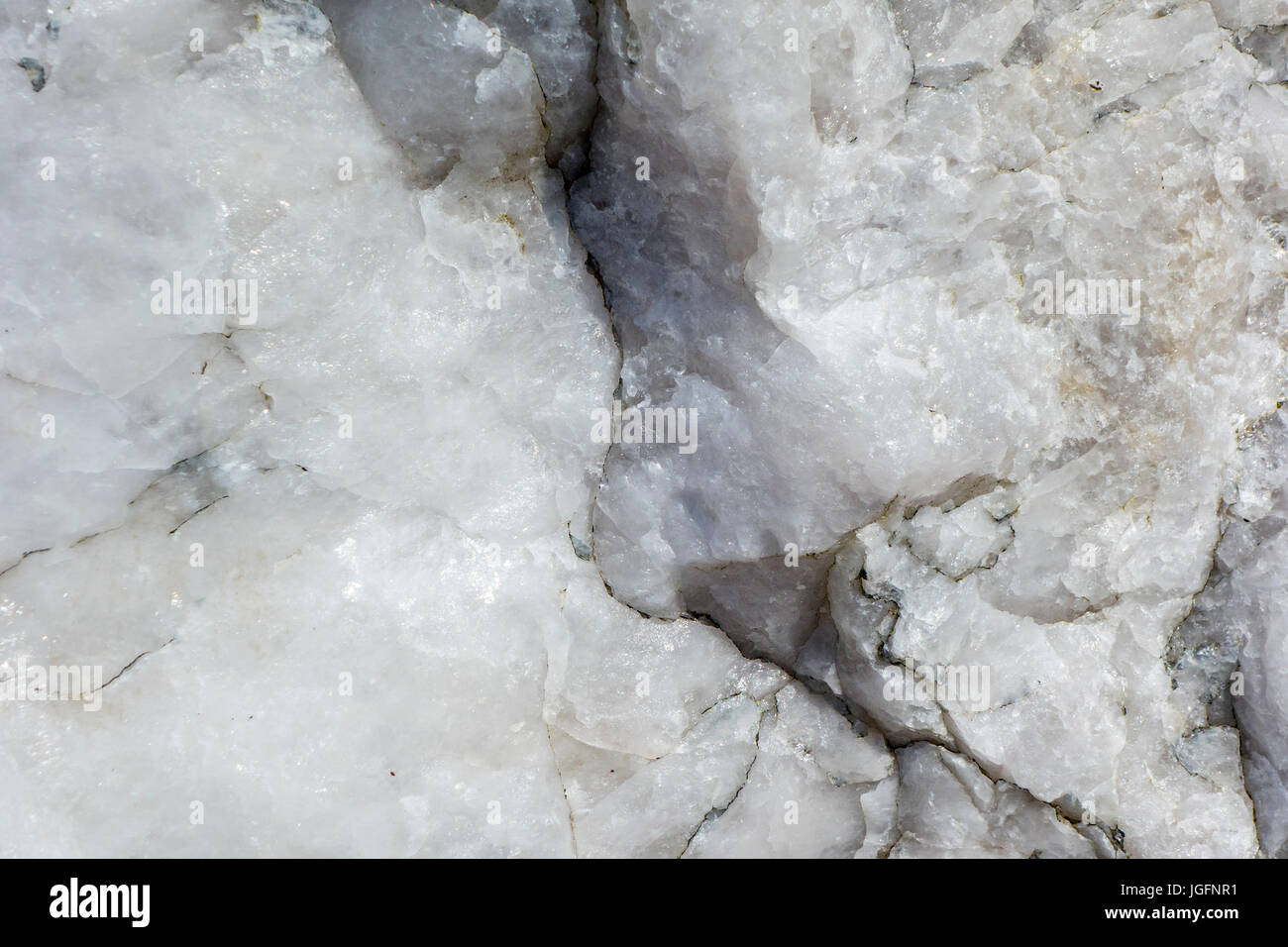 Cuarzo, mineral compuesto de silicio y oxígeno de piedras preciosas y semi-preciosas, cerca mostrando la estructura y textura de grano Foto de stock