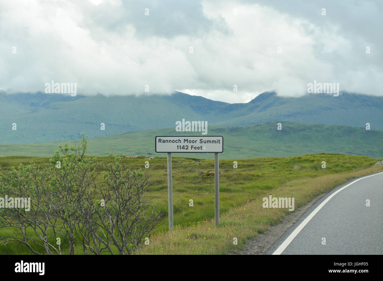Rannoch Moor firmar junto a A82 carretera troncal, Scotland, Reino Unido Foto de stock