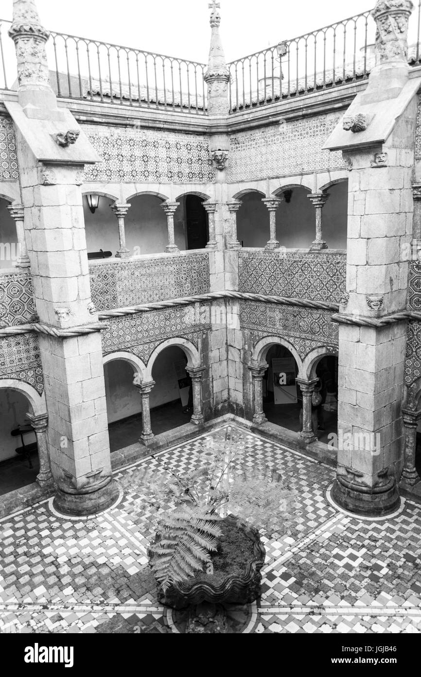 Palacio da Pena es un castillo romanticist integrados en el paisaje cultural de Sintra (Portugal) Foto de stock