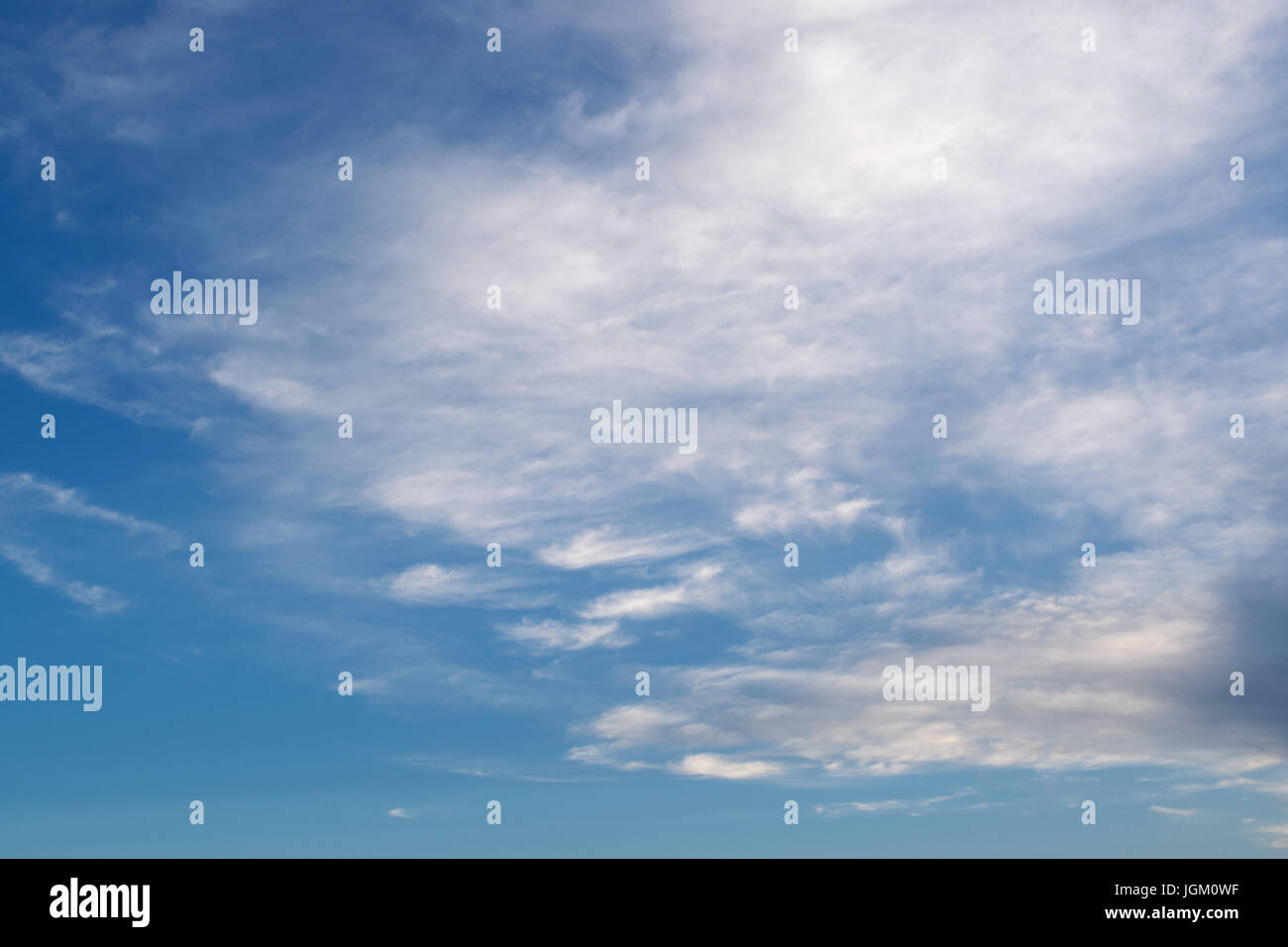 El tiempo justo de las nubes en una tarde caliente en Texas Foto de stock