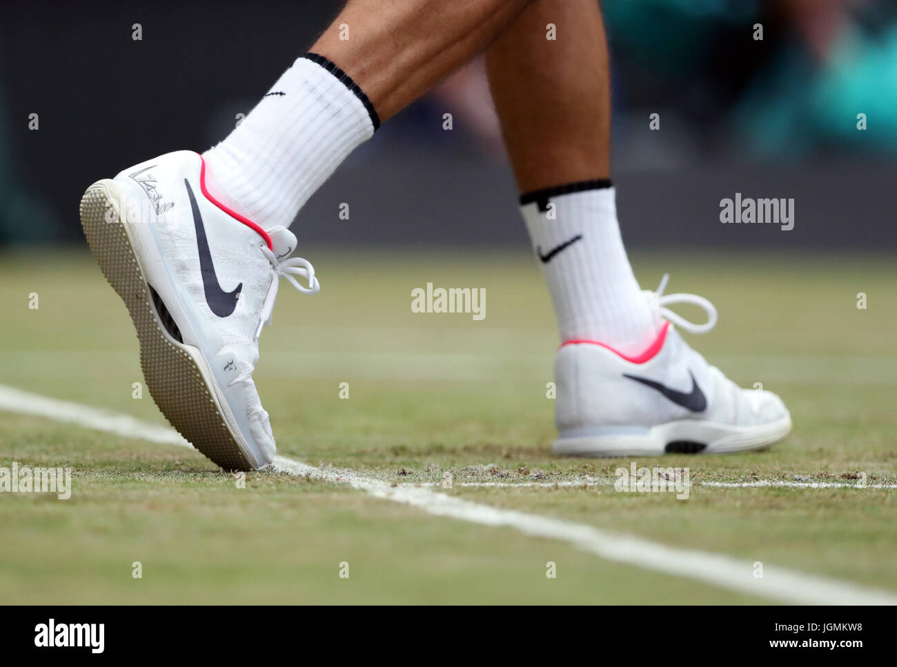 Roger Federer zapatos Nike en el sexto día de los campeonatos de Wimbledon en el All England Lawn Tennis y Croquet el Torneo de Tenis de Wimbledon. Asociación de la prensa