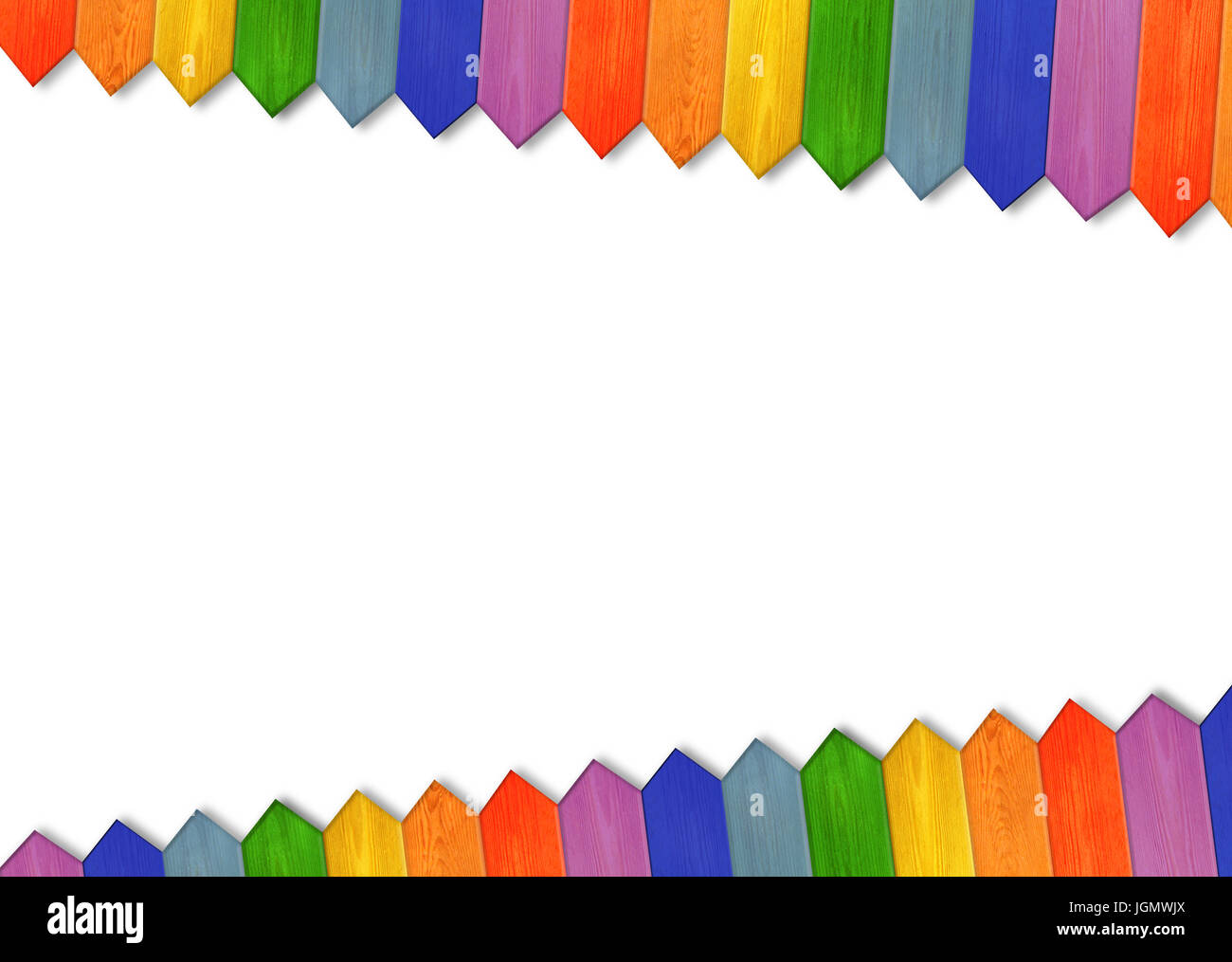 Jolly infantil valla multicolores aislado en el fondo blanco. Valla de madera multicolores de colores del arco iris. Patrón de madera en las esquinas. Foto de stock