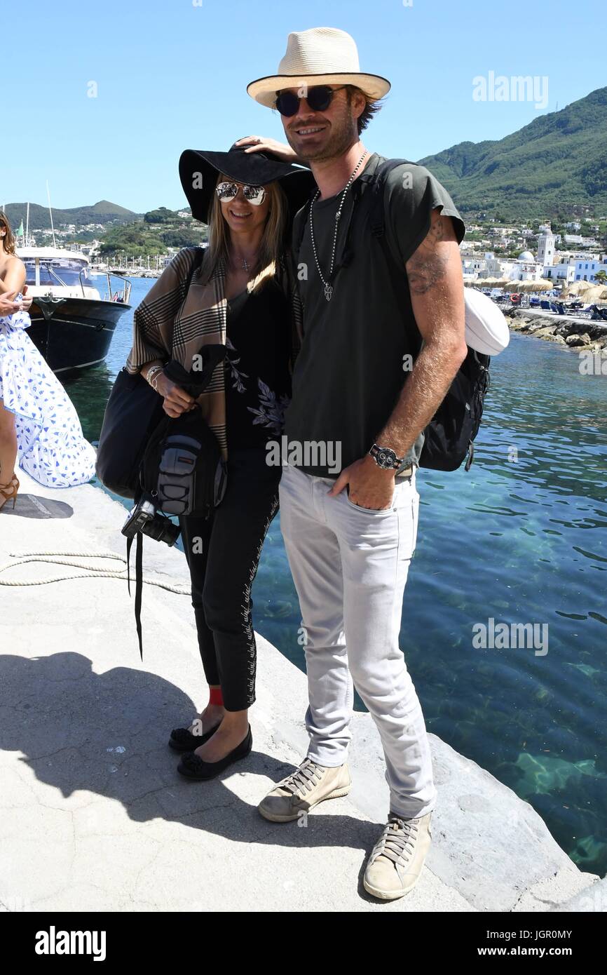 Lacco Ameno (Ischia): Hotel Regina Isabella.Mira Sorvino y su marido