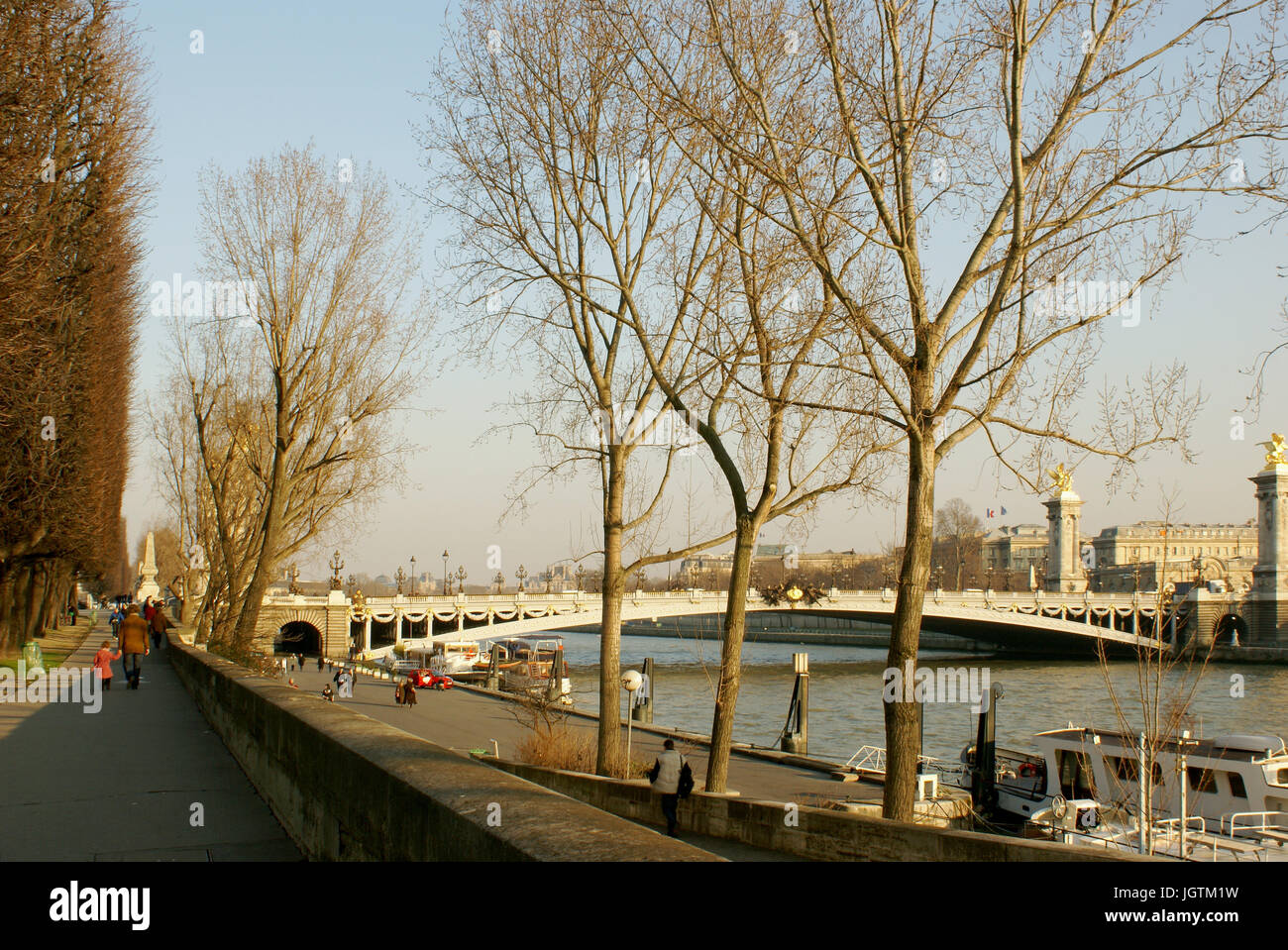 Quai de Seine, Port des Champs-Elysées, Pont des Invalides, 8° arrondissement, Ile-de-France, París, Francia Foto de stock