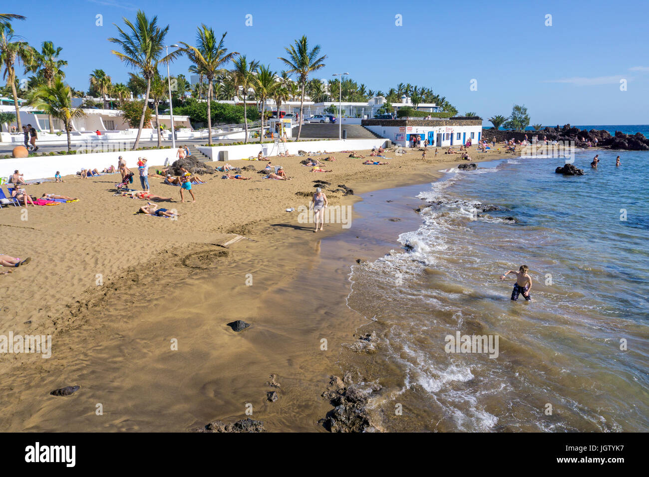 La playa de Barilla, kleiner badestrand en Puerto del Carmen, Lanzarote, KANARISCHE INSELN, Europa | Playa de Barilla, pequeña playa en Puerto del coche Foto de stock