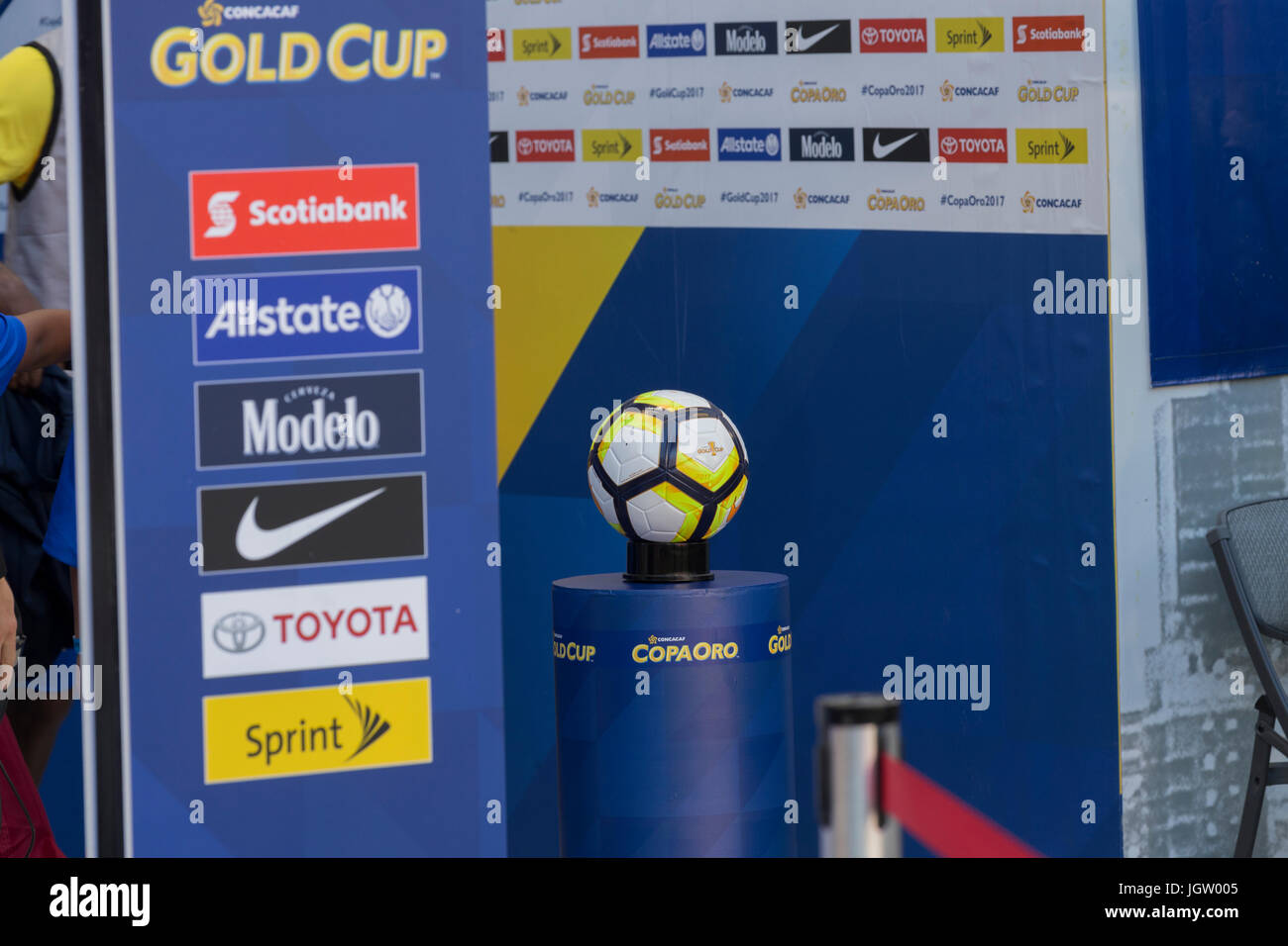 Harrison, NJ USA - Julio 7, 2017: oficial Nike balón de la Copa de Oro  CONCACAF en exhibición en el Red Bulls Arena Canadá ganó 4 - 2 Fotografía  de stock - Alamy