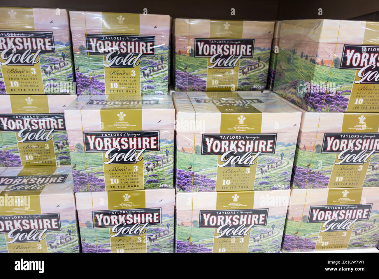 Packs de Yorkshire té de oro para la venta en un supermercado en el REINO UNIDO Foto de stock