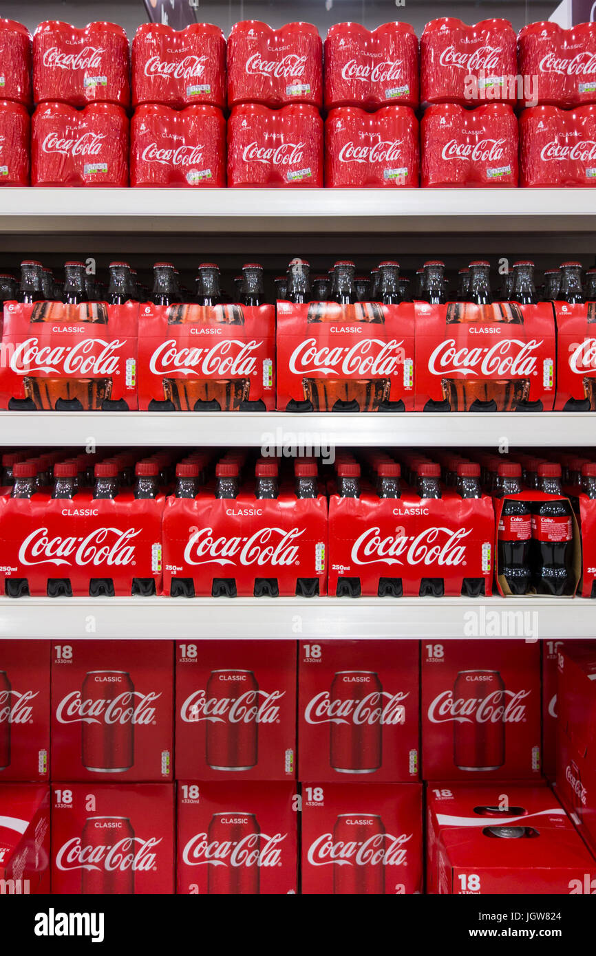 Coca Cola / coque para la venta en un supermercado en el REINO UNIDO Foto de stock