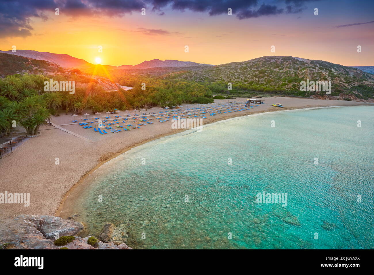 Atardecer en la playa de Vai, en la isla de Creta, Grecia Foto de stock