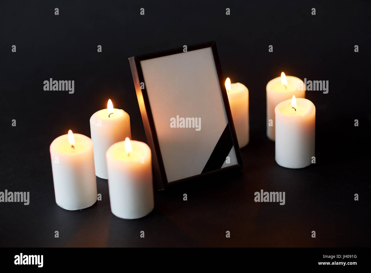 Velas funeral fotografías e imágenes de alta resolución Alamy