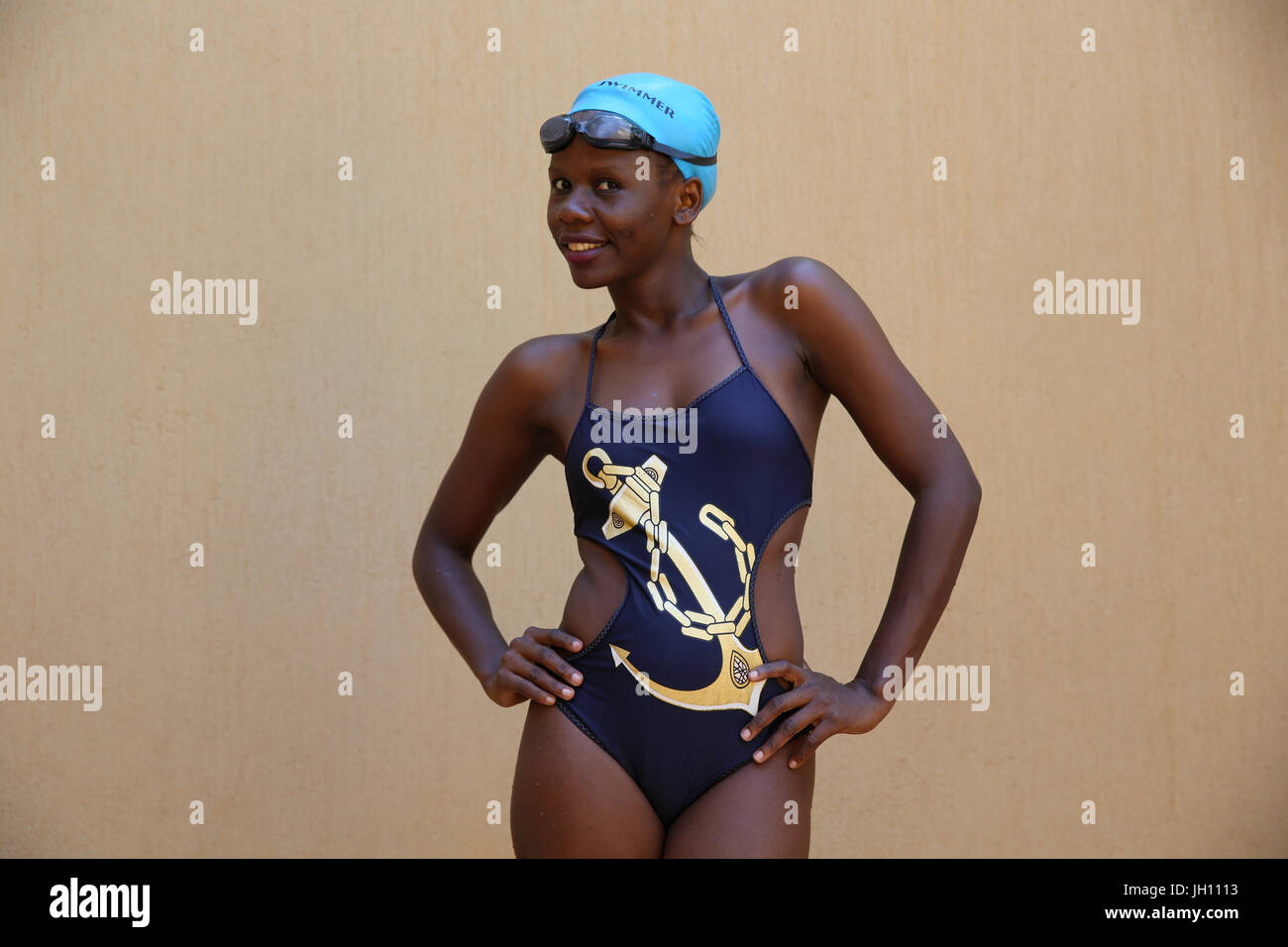 Joven mujer ugandesa en traje de baño. Uganda Fotografía de stock - Alamy