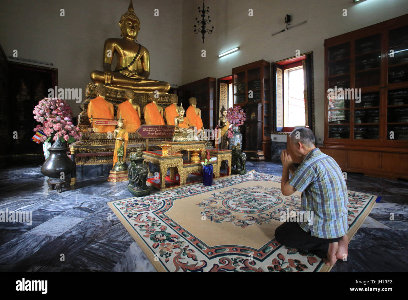 El Buda dio su primer sermón a cinco discípulos de Benarés. El Vihara del Sur. Wat Pho, Wat Phra Chettuphon. 1788. Bangkok. Tailandia. Foto de stock