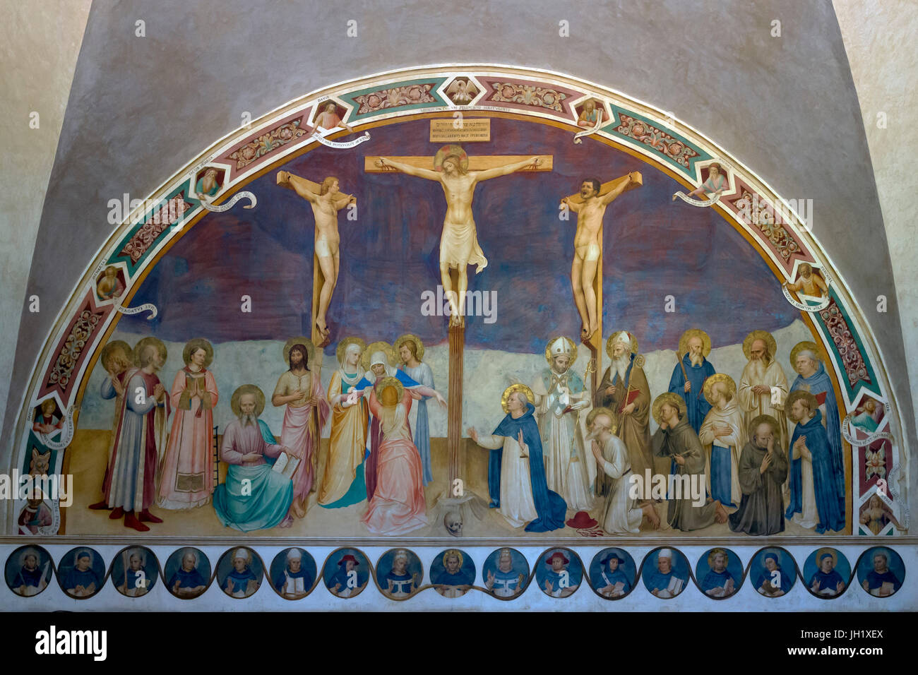 Crucifixión con santos, por Fra Beato Angelico, 1441-1442, el convento de San Marcos, Florencia, Toscana, Italia, Europa Foto de stock