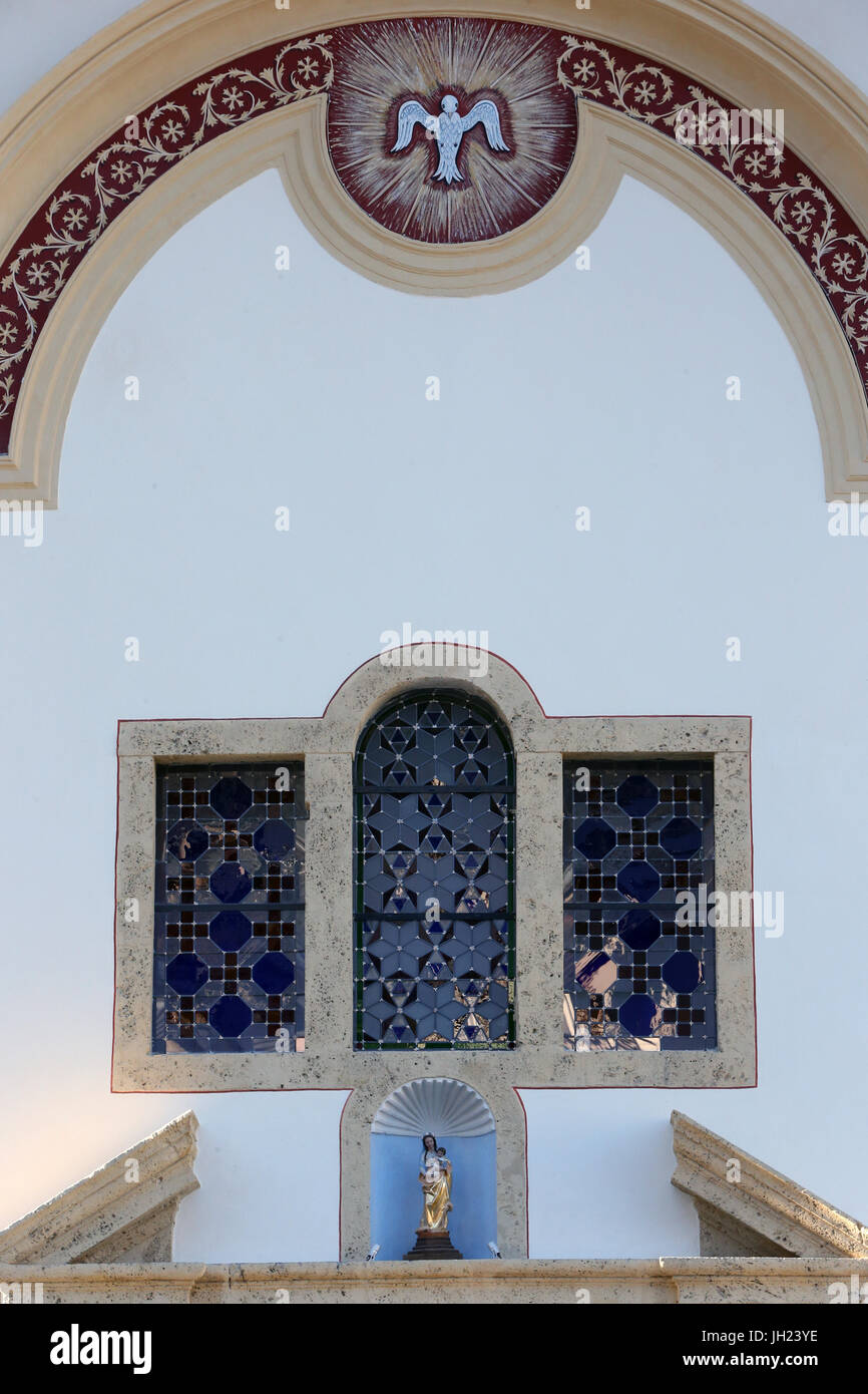 Restauración de Saint Gervais, iglesia barroca. Después de la renovación de la fachada. Francia. Foto de stock